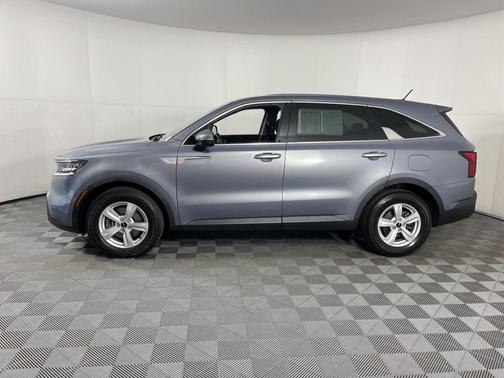 2022 Kia Sorento LX