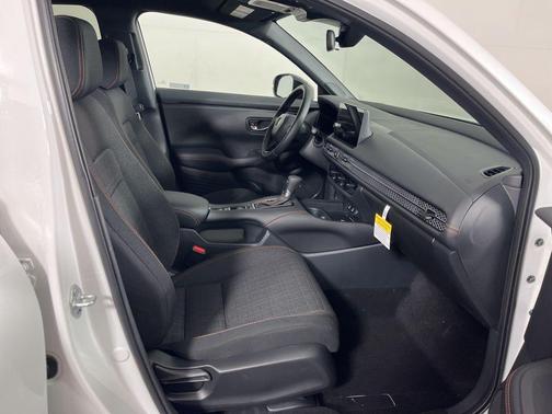 Platinum White Pearl 2026 Honda HR-V Sport