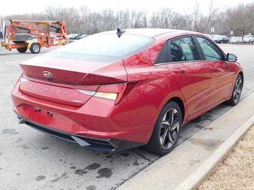 2022 Hyundai ELANTRA Limited