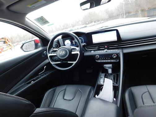 2022 Hyundai ELANTRA Limited