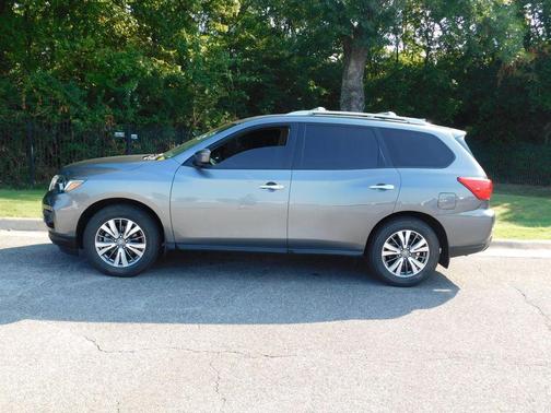 2020 Nissan Pathfinder S