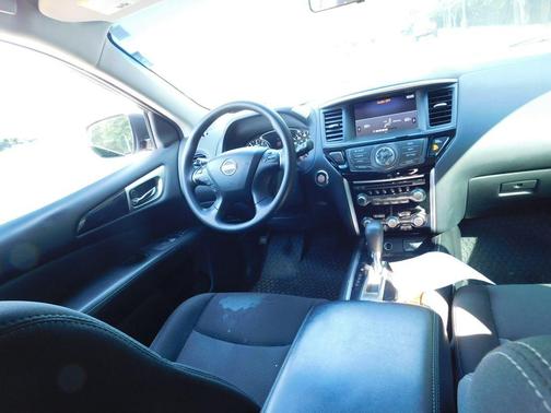 2020 Nissan Pathfinder S