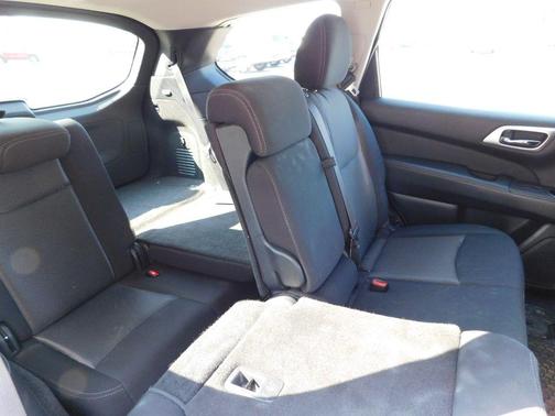 2020 Nissan Pathfinder S