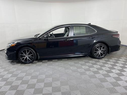 2024 Toyota Camry Hybrid SE