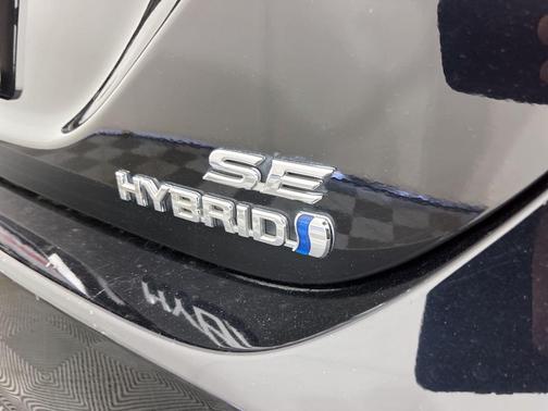 2024 Toyota Camry Hybrid SE