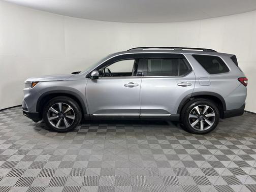 Lunar Silver Metallic 2024 Honda Pilot Elite