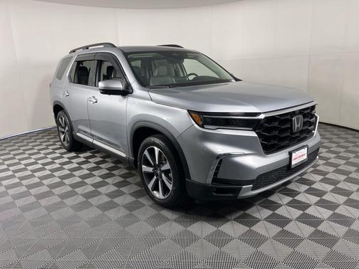 Lunar Silver Metallic 2024 Honda Pilot Elite