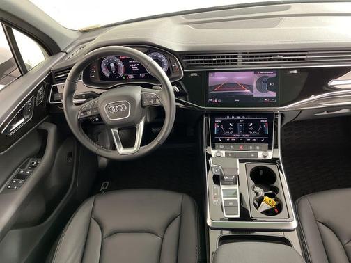 2025 Audi Q7 45 Premium