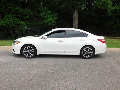 2016 Nissan Altima 2.5 SR
