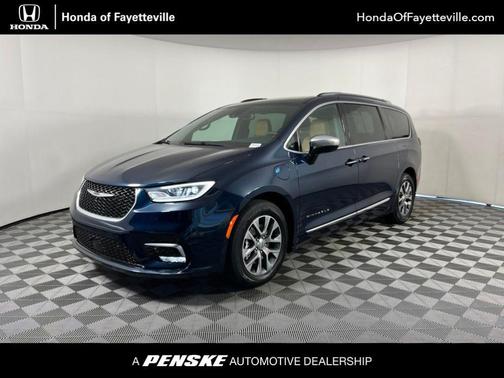 Fathom Blue Pearlcoat 2023 Chrysler Pacifica Hybrid Pinnacle
