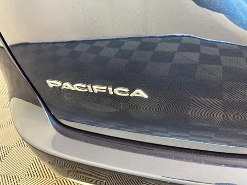 Fathom Blue Pearlcoat 2023 Chrysler Pacifica Hybrid Pinnacle