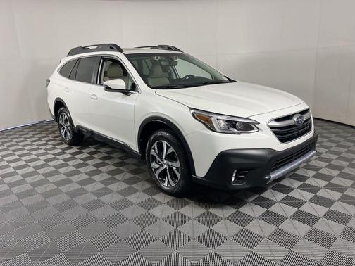 Crystal White Pearl 2022 Subaru Outback Limited XT