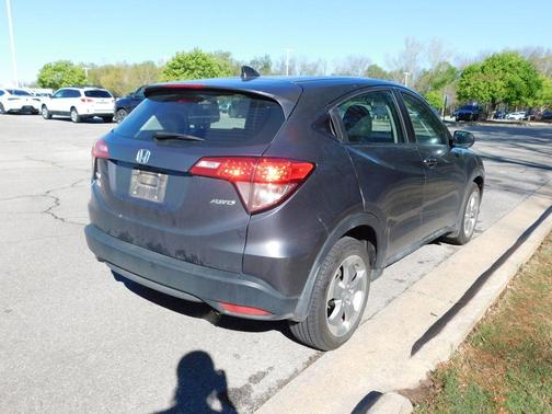 Modern Steel Metallic 2018 Honda HR-V LX