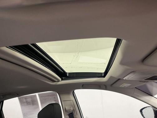 Platinum White Pearl 2025 Honda Accord SE