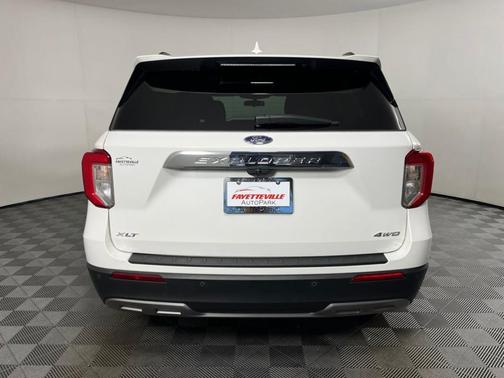 Star White 2022 Ford Explorer XLT