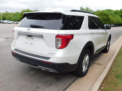 Star White 2022 Ford Explorer XLT