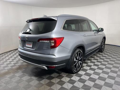 2022 Honda Pilot Touring 7-Passenger