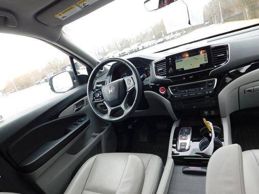 2022 Honda Pilot Touring 7-Passenger