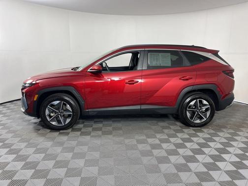 Red 2025 Hyundai TUCSON SEL