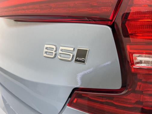 2024 Volvo S60 B5 Plus Dark Theme