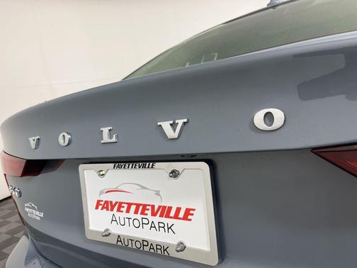 2024 Volvo S60 B5 Plus Dark Theme
