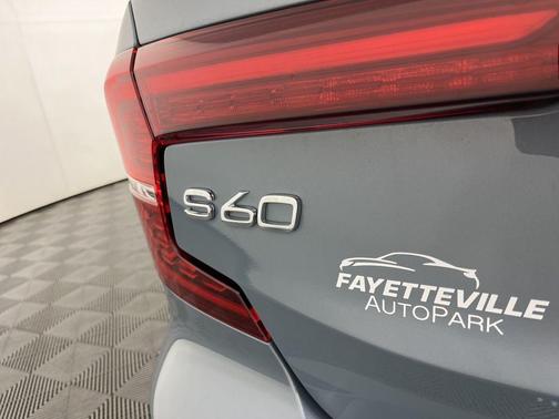 2024 Volvo S60 B5 Plus Dark Theme