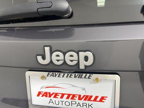 Graphite Gray 2022 Jeep Renegade Altitude