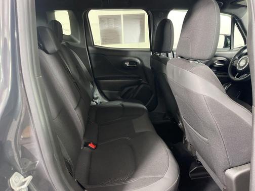 Graphite Gray 2022 Jeep Renegade Altitude