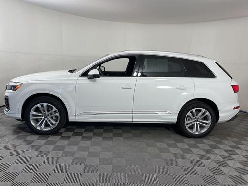 2025 Audi Q7 55 Premium Plus