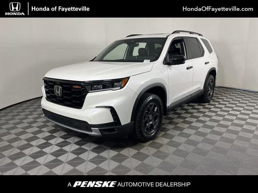 Platinum White Pearl 2024 Honda Pilot TrailSport