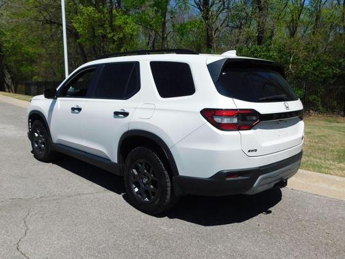 Platinum White Pearl 2024 Honda Pilot TrailSport
