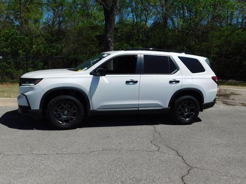 Platinum White Pearl 2024 Honda Pilot TrailSport