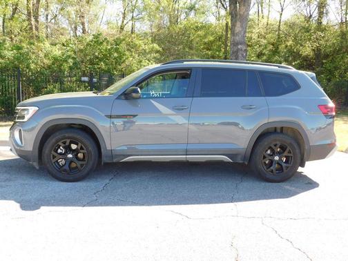 Pure Gray 2024 Volkswagen Atlas 2.0T Peak Edition SE w/Technology