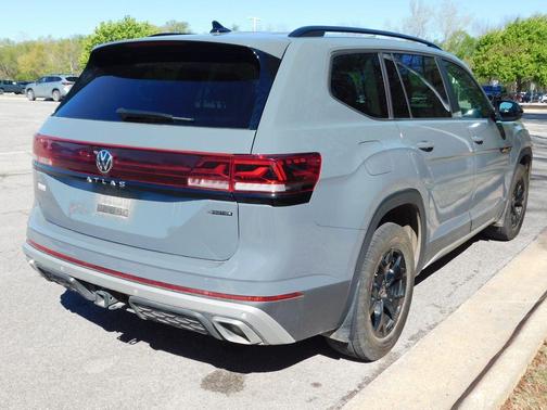 Pure Gray 2024 Volkswagen Atlas 2.0T Peak Edition SE w/Technology