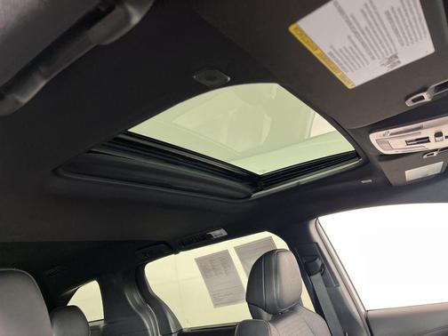 2025 Toyota Sienna Woodland Edition