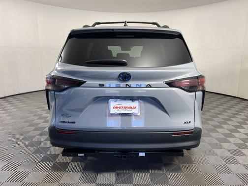 2025 Toyota Sienna Woodland Edition