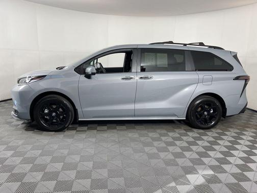 2025 Toyota Sienna Woodland Edition