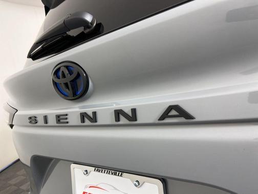 2025 Toyota Sienna Woodland Edition