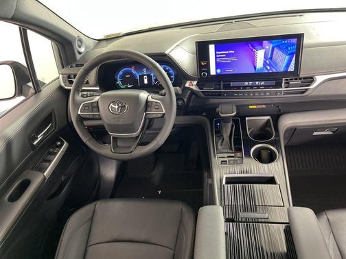 2025 Toyota Sienna Woodland Edition