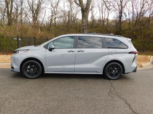 2025 Toyota Sienna Woodland Edition