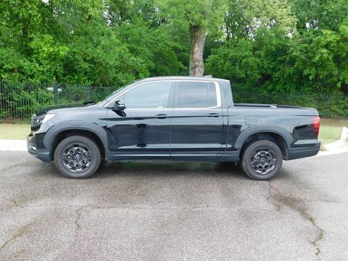 Crystal Black Pearl 2025 Honda Ridgeline RTL+