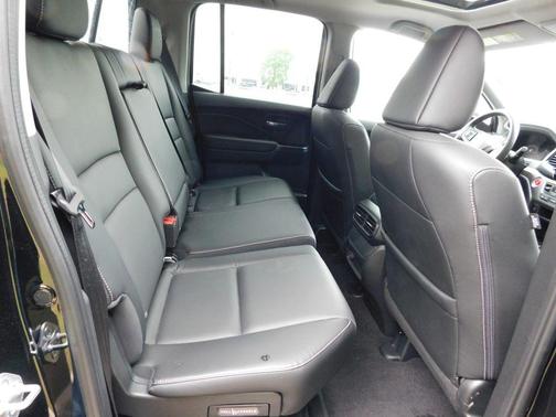 Crystal Black Pearl 2025 Honda Ridgeline RTL+