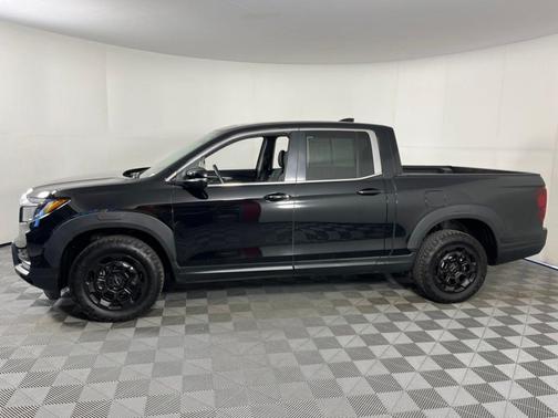 Crystal Black Pearl 2025 Honda Ridgeline RTL+