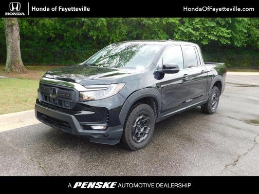 Crystal Black Pearl 2025 Honda Ridgeline RTL+