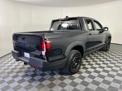 Crystal Black Pearl 2025 Honda Ridgeline RTL+
