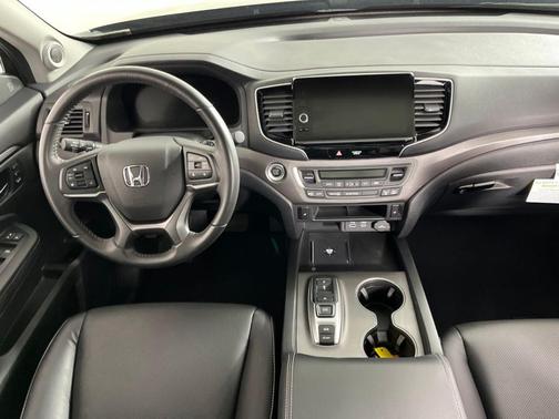 Crystal Black Pearl 2025 Honda Ridgeline RTL+
