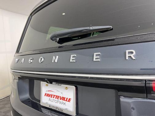 2023 Jeep Wagoneer Base