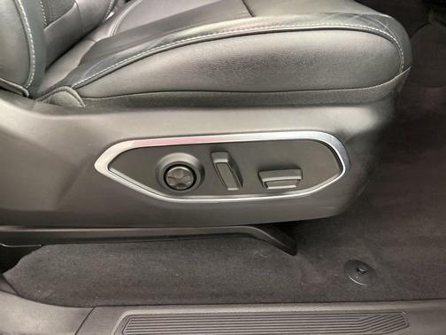 2023 Jeep Wagoneer Base