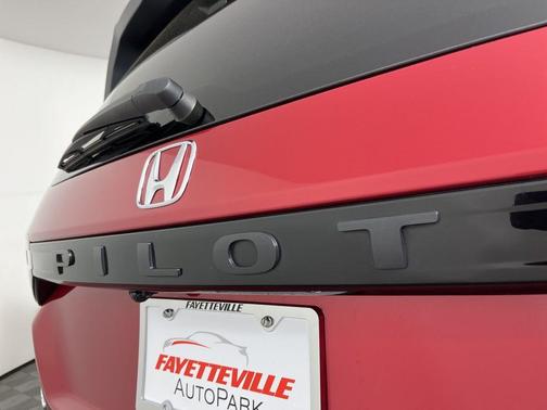 Radiant Red Metallic II 2025 Honda Pilot EX-L