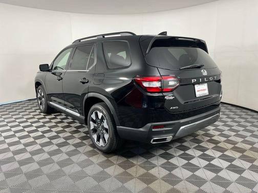 Crystal Black Pearl 2026 Honda Pilot Elite